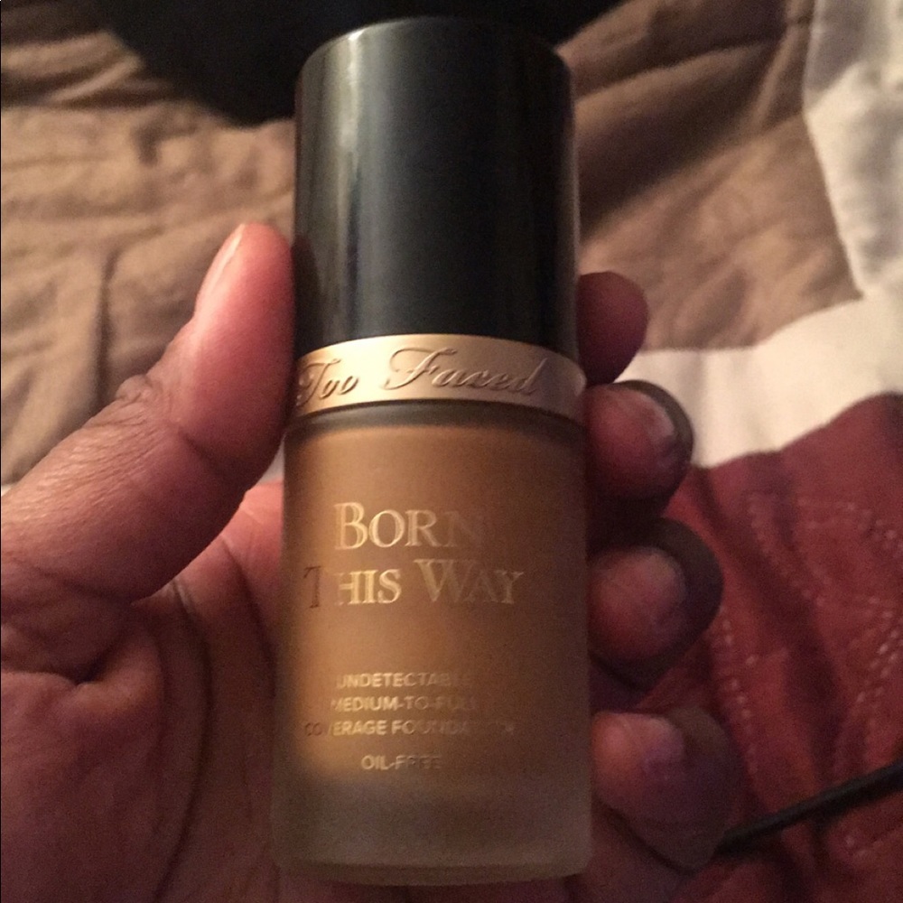 Too Faced - Born This Way Foundation - Chestnut